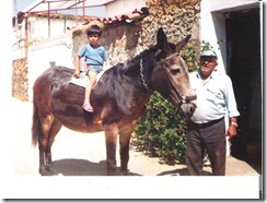 Juanjo pequeño con su abuelo, Juan José Perdigón Cieza 001