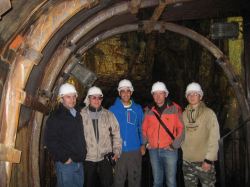 Equipo de geólogos rusos visitando la mina Costanaza. (FOTO: grupo facebook "Minas de Logrosán")