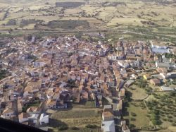 Logrosán, que albergaba 5000 habitantes hace medio siglo, tiene hoy multitud de viviendas vacías.