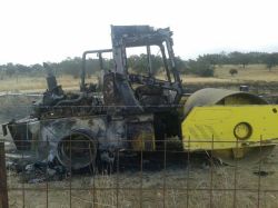 MAQUINAS REPARA CAMINOS QUEMADAS (1)