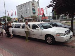 Isabel Villa en limusina